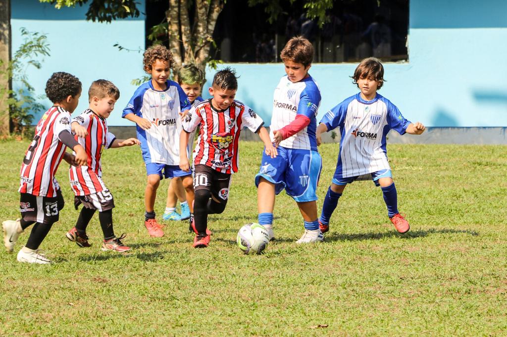 Escolinha Passe Certo realizou amistosos com a Escolinha Avaí no último sábado